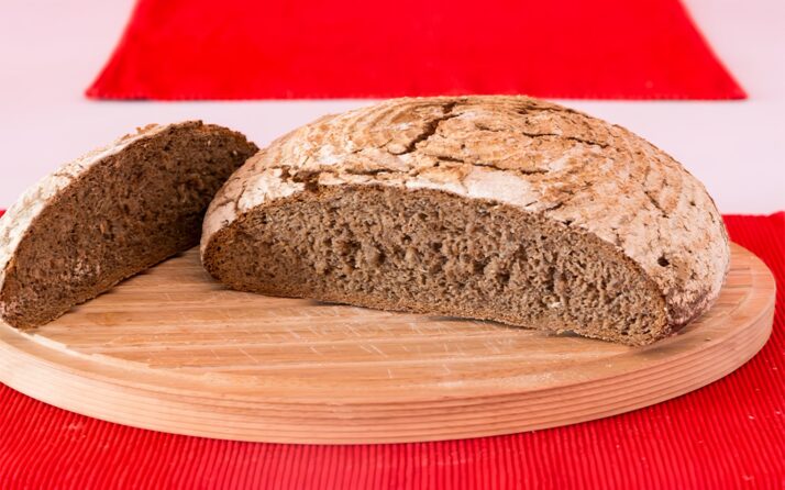 Doppelt gebackenes Vollkornbrot