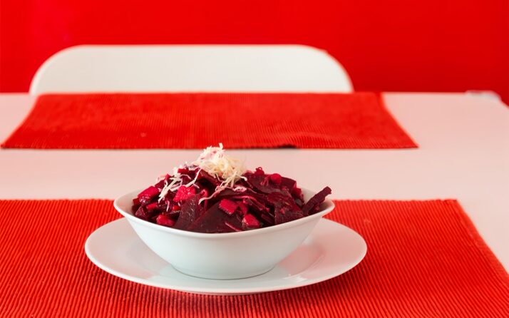 Roter Rübensalat mit Apfel