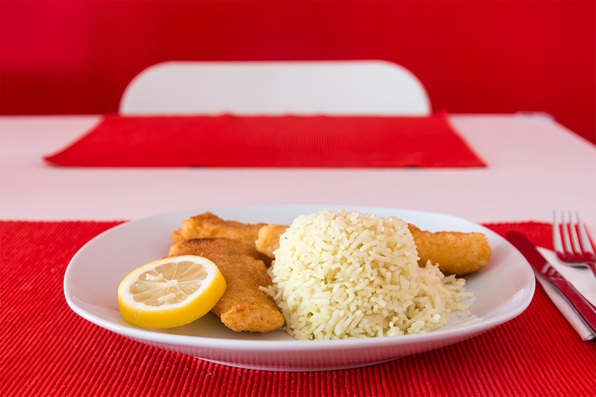 Gebackener Kabeljau mit Zwiebelreis