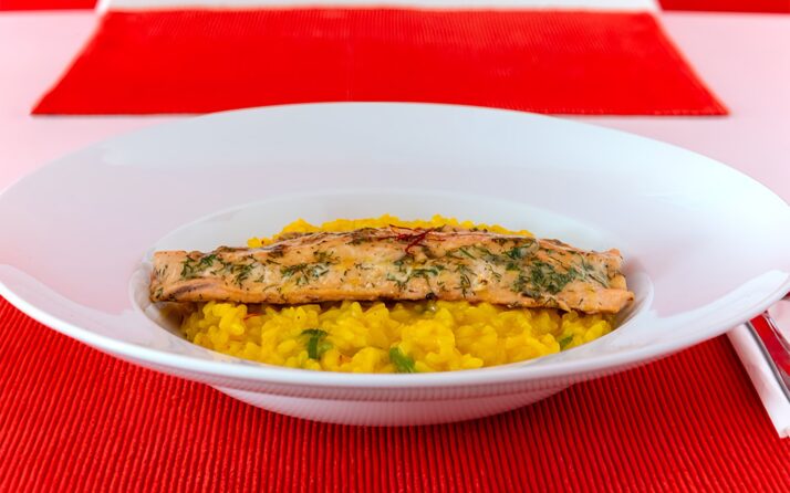 Wildlachs auf Safranrisotto