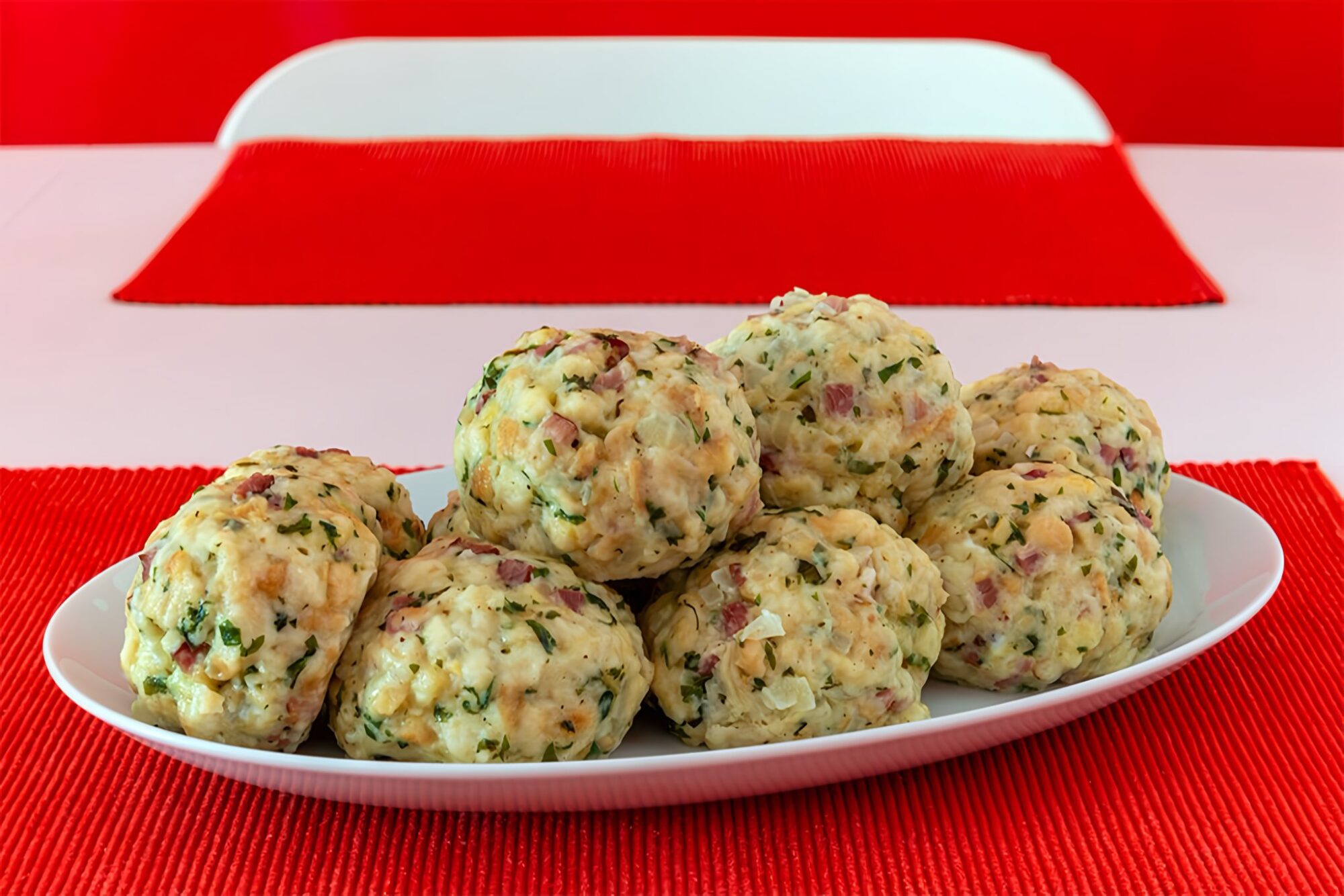 Tiroler Knödel mit Bergkäse