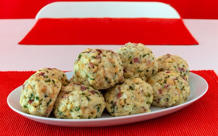 Tiroler Knödel mit Bergkäse